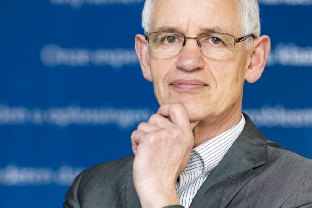 Reformatorisch Dagblad: “Fietsende Rutte zonder beveiligers echt onverantwoord”